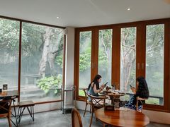 -Chom Cafe and Restaurant