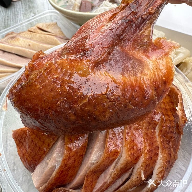 4件套是南京最伟大的发明。盐水鸭烤鸭汤包鸭血馄饨