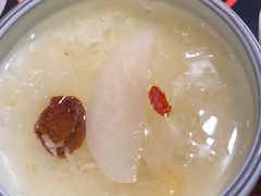 w银耳雪梨汤-德香苑脆皮烤鸭·经典(爱融荟城店)