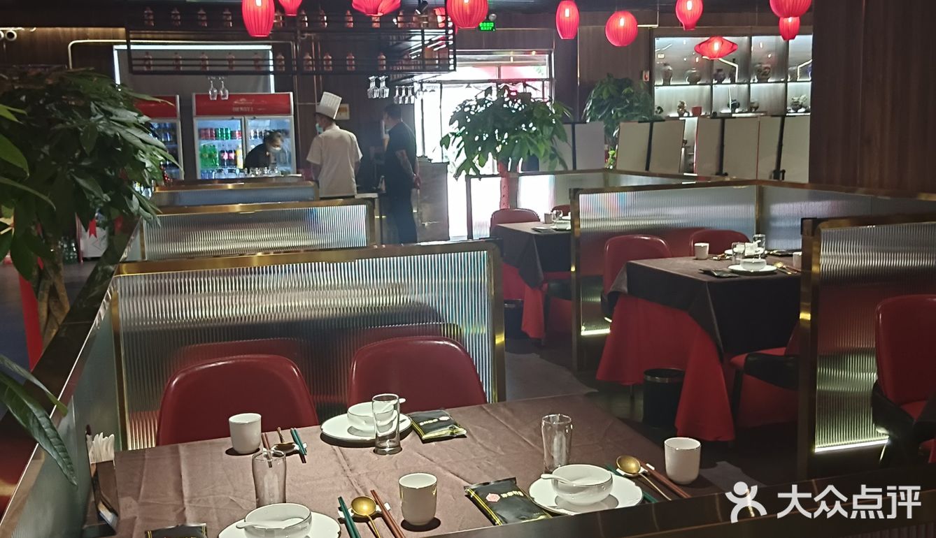 别人家锅贴都是开口，而他家锅贴的锅贴也是与众不同