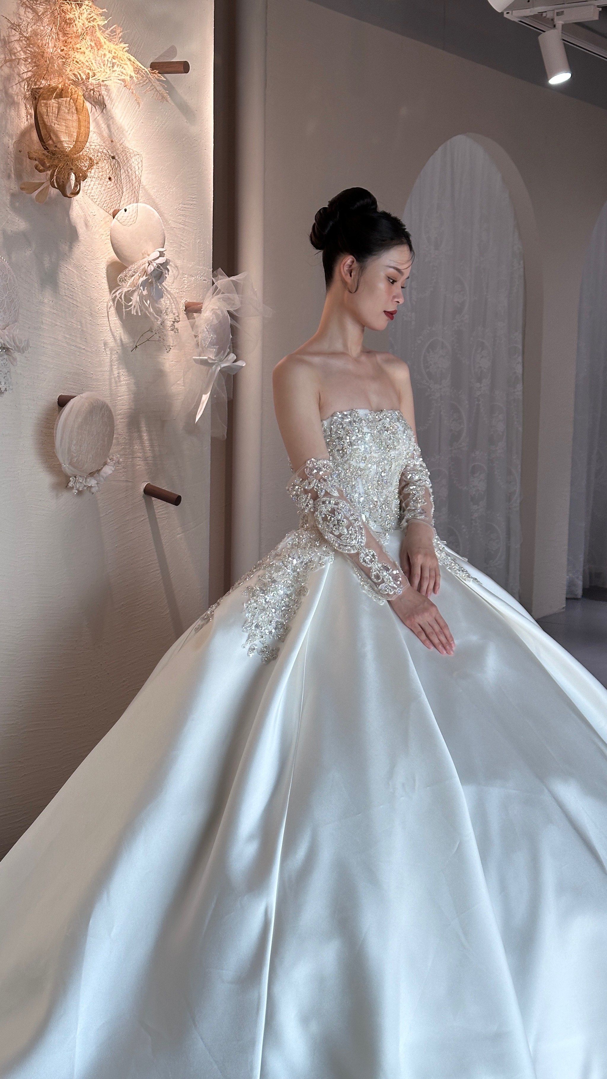 婚礼上疯狂被问的缎面婚纱