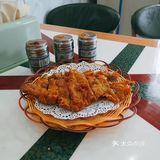 腌制好的肉裹上一层面包哦不