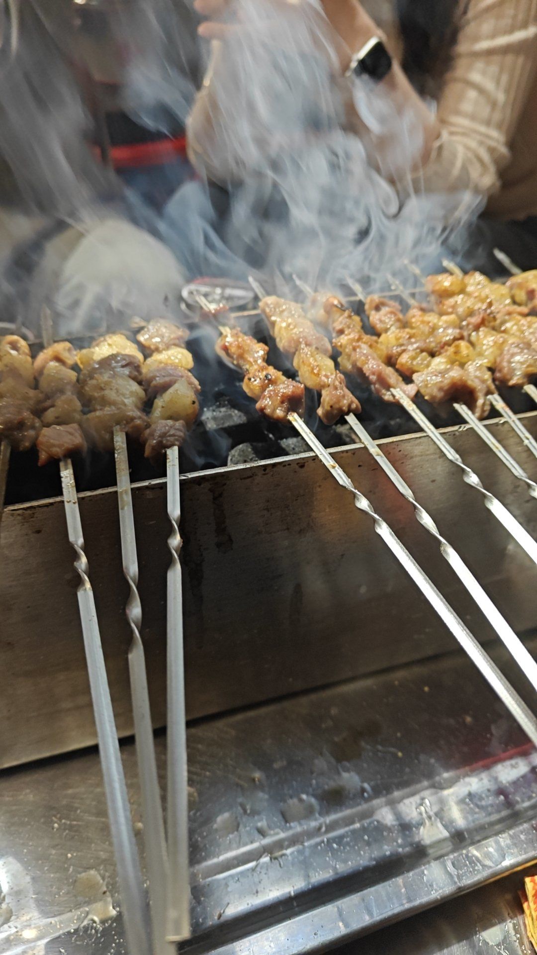 地摊正宗的地摊烧烤东北味道羊肉牛肉很不