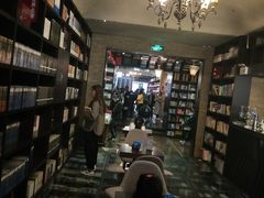 -钟书阁(松江泰晤士小镇店)