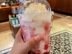 红颜草莓椰椰星冰乐-星巴克臻选(广州沙面店)