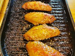 料理烤焦香翅中-老东镇啤酒屋海鲜加工·蒸汽海鲜·海鲜烧烤(台东店)