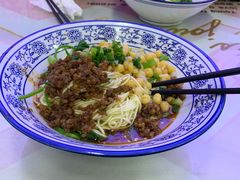 -渝之汇牛肉豌杂面