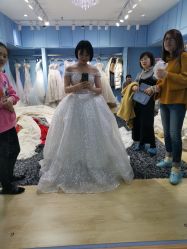 -觅白婚纱礼服馆