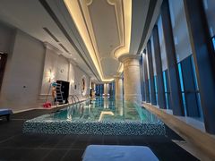 -珠海瑞吉酒店游泳池