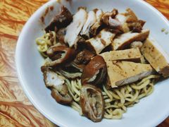 -松树干拌面店