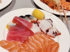 -广州万富希尔顿酒店·感趣自助餐厅·金秋蟹宴生蚝海鲜刺身