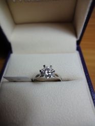 自己拍的钻-威德钻石-克拉钻大本营(南京东路店)