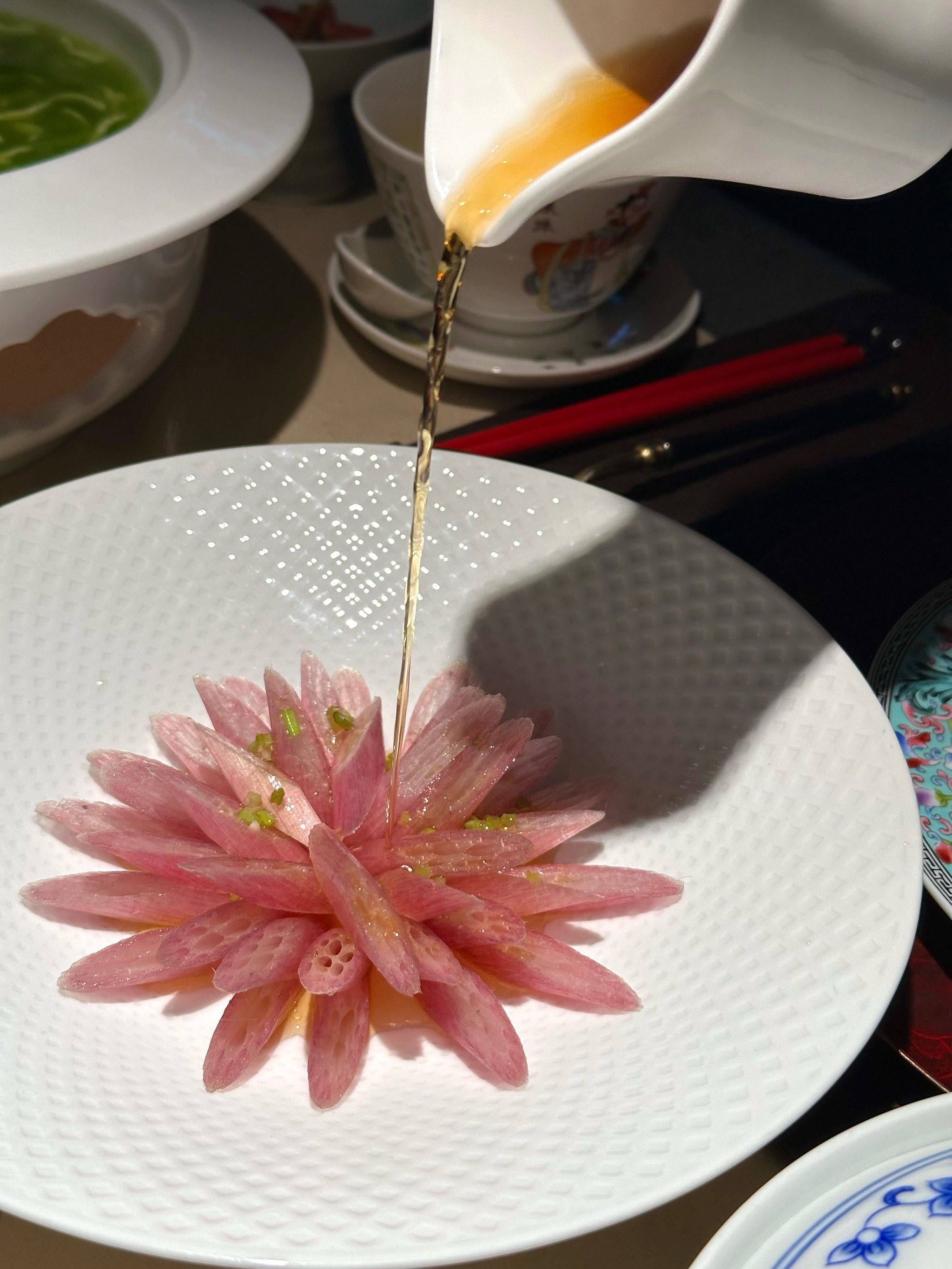 绿意包围适合宴请的独栋中式私房菜.