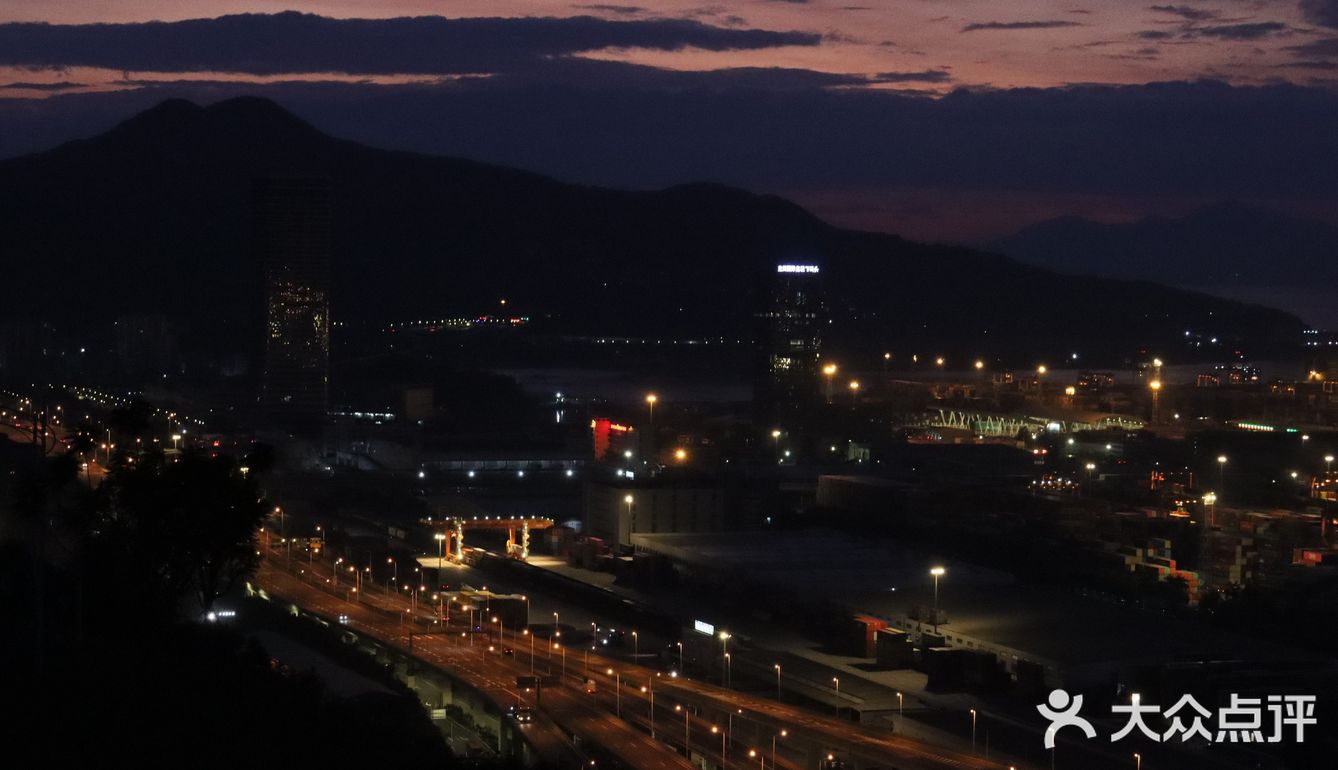 盐田港的夜与日出清晨 尽收眼底