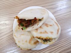 牛肉夹饼-代四孃牛华豆腐脑美味小食(总店)