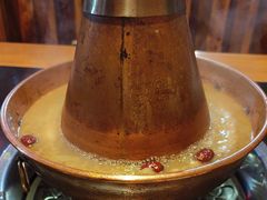 -果松木炭酸菜铜火锅·外婆参鸡汤