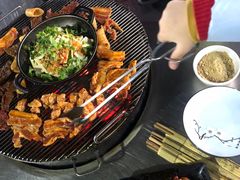 -小辣椒火盆烧烤(温泉南街店)