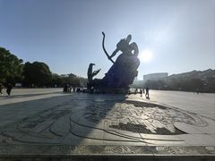 -巴陵广场