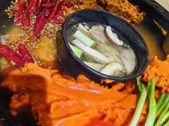 鸳鸯锅-小红碗老火锅(1958店)