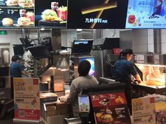 -麦当劳(轻轨曹杨路店)