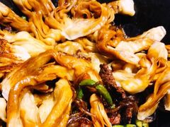豆角牛腩锅-华盛园卷子王农家菜水库鱼