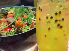 -樱花里音乐餐吧·牛扒椰子鸡(东圃店)