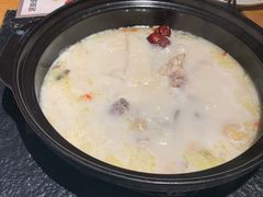 -洪氏嗨捞·广东猪肚鸡·椰子鸡火锅(西咸万象城店)