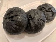 黑猪肉黑金包-李与白包子铺(桐梓林店)