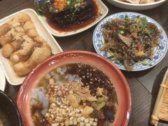 -爆炸头阿姨小四川正宗川味小吃(无任何分店)