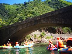 -安吉龙王山峡谷漂流