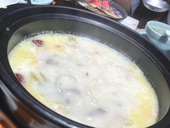 -洪氏嗨捞·广东猪肚鸡·椰子鸡火锅(西咸万象城店)