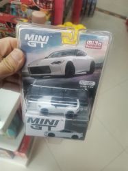 -来此探索玩具仓储店