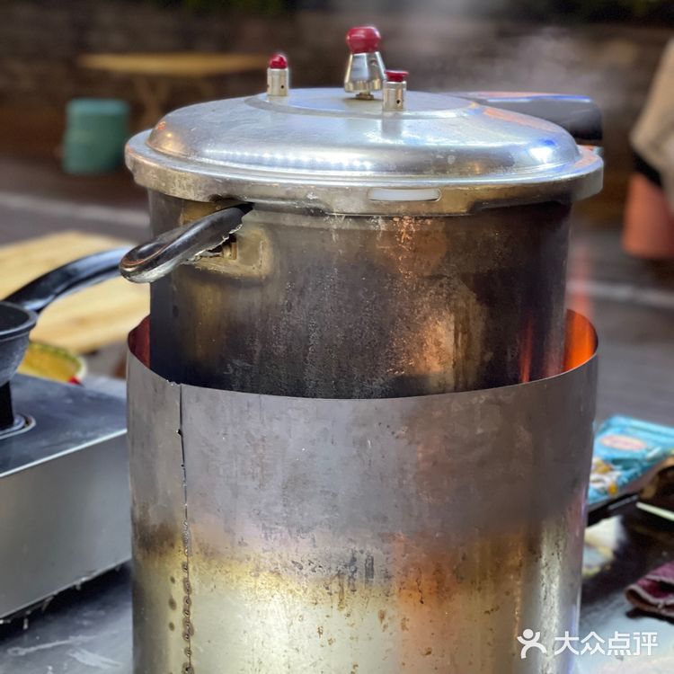 南宁夜市美食 | 肉质鲜美的高压锅生蚝🦪