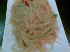 酸辣土豆丝-巴扎美食·新疆菜·西域歌舞表演餐厅(新疆大厦店)