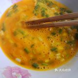 中火煎3分钟左右，期间需要翻面；5.呈金黄色时