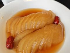 蜜汁炖雪梨-老牌坊鲁菜名店(聊城美食岛店)