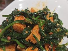-沙枣树辣子鸡•新疆家常菜(喀什西路店)