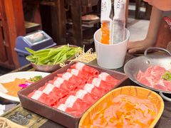 -宽板凳老灶火锅(台湾街店)