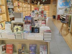 -新华里咖啡书吧(新华书店小寨店)