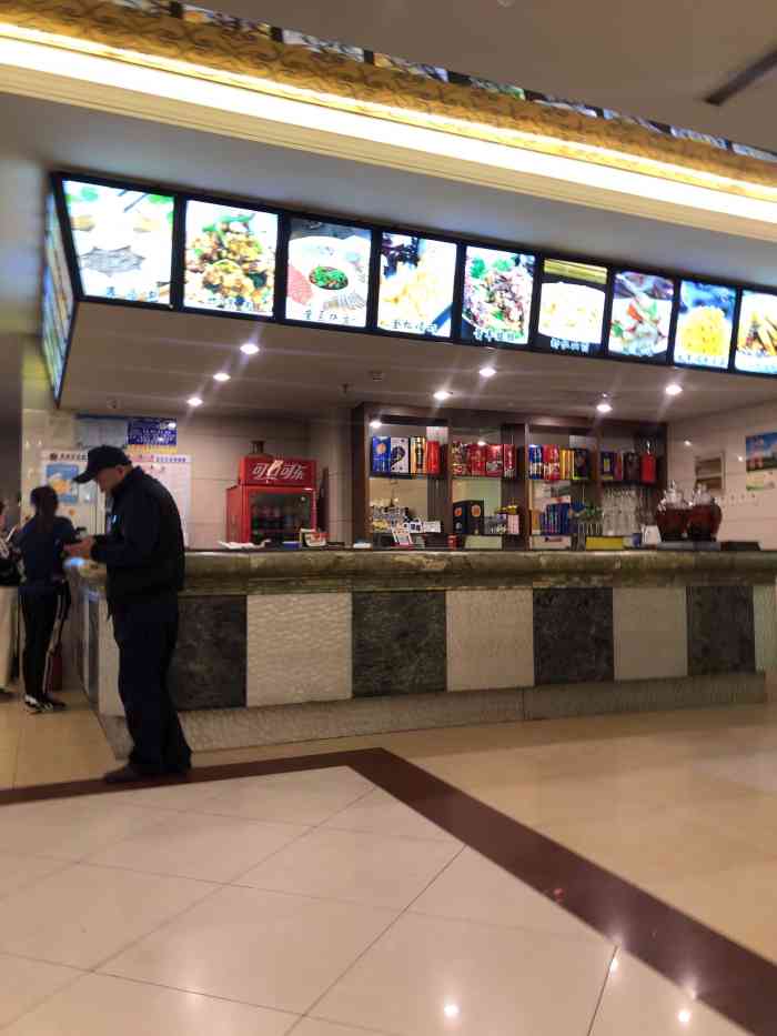 阿斯旺大饭店-"同学生日来的,由于是回民,菜啥的我觉得还.