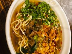 -爆炸头阿姨小四川正宗川味小吃(无任何分店)
