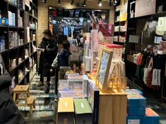 -钟书阁(松江泰晤士小镇店)