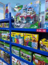 -逝水玩具折扣店