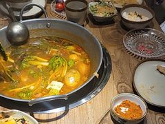 -野山舂·贵州现舂酸汤火锅(鸿通城店)