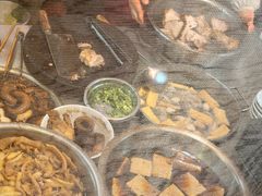 -松树干拌面店