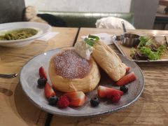 莓果奶油芝士舒芙蕾松饼-UPPER KITCHEN(延安路店)
