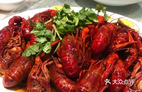 Huang Dahans Oil-Braised Large Lobster