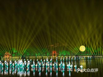 学校工会、组织我们去看的，天已经渐渐冷了起来