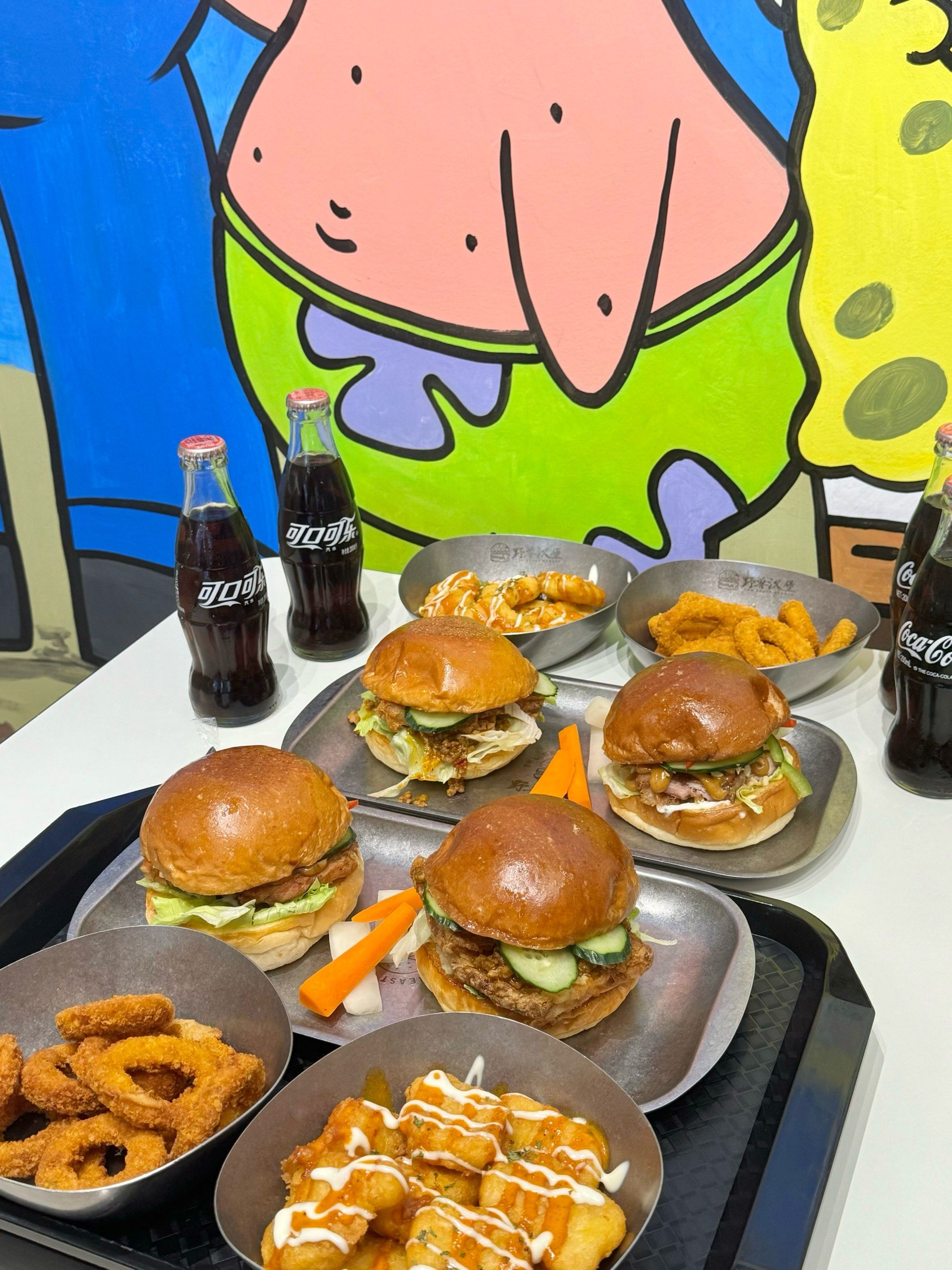 下高铁!直奔这家海绵宝宝的美味汉堡92