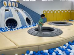 -蓝鲸奇亲子游泳俱乐部